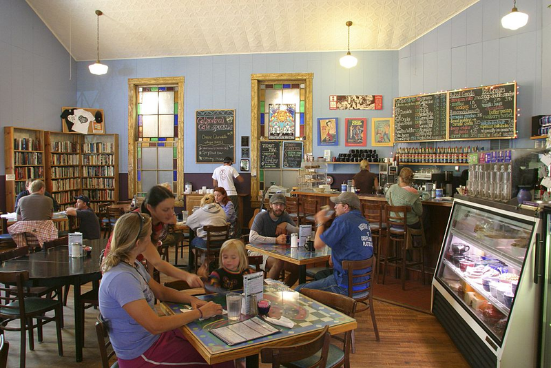 Café actual en la calle principal de Fayetteville. Getty